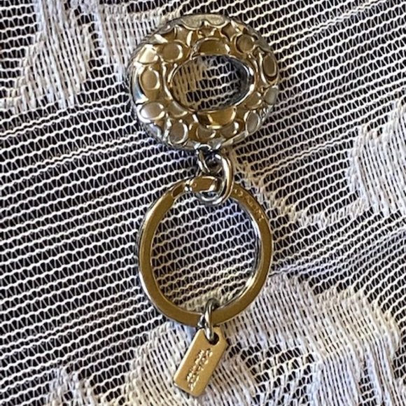 Coach Embossed Signature Logo Open Oval Shape Silver Keychain - Picture 8 of 13